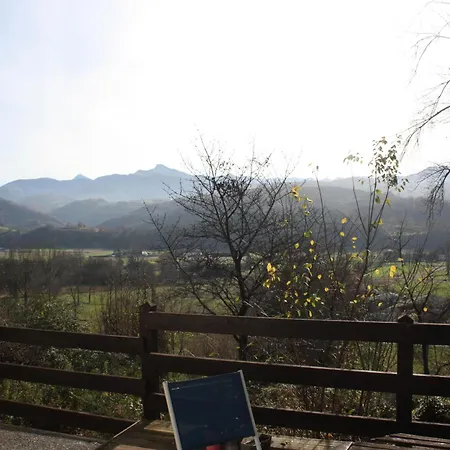 De La Haure, Lourdes *