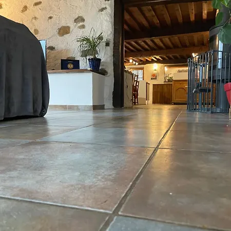 De La Haure, Lourdes *