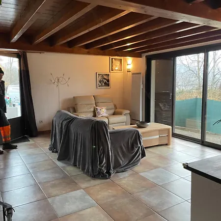 De La Haure, Lourdes