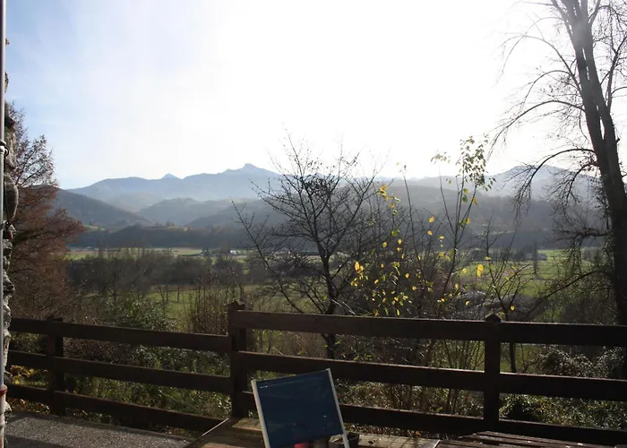 De La Haure, Lourdes *