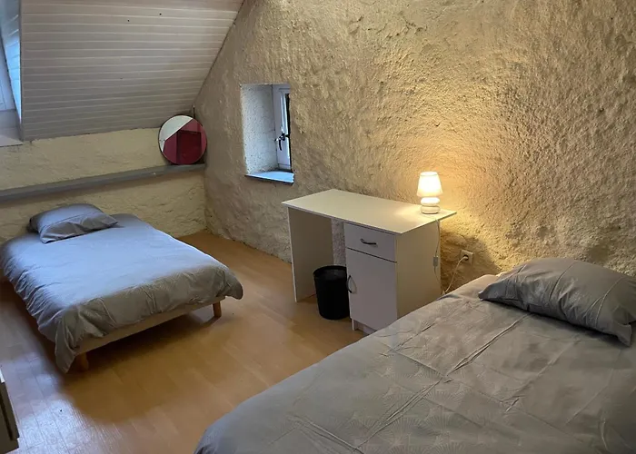 De La Haure, Lourdes *